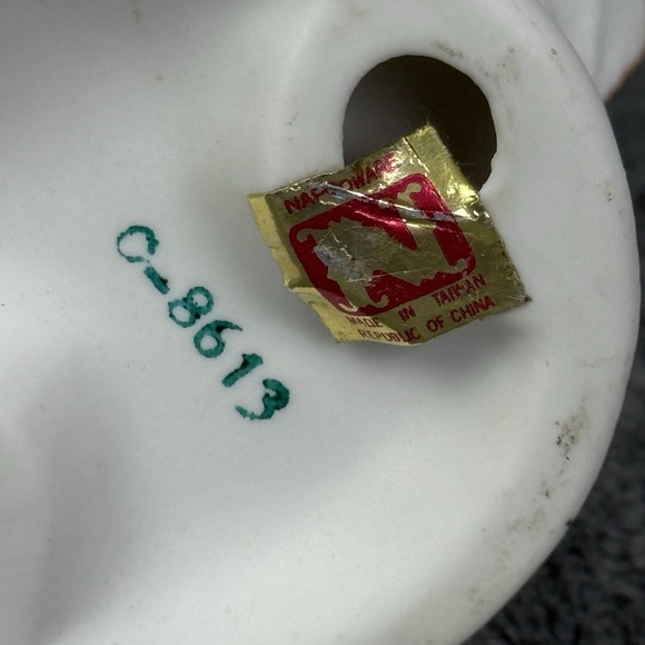 Vintage‎ C-8613 Girl with Blue Bird Figurine Napcoware Made in Poland Porcelain - Picture 6 of 7